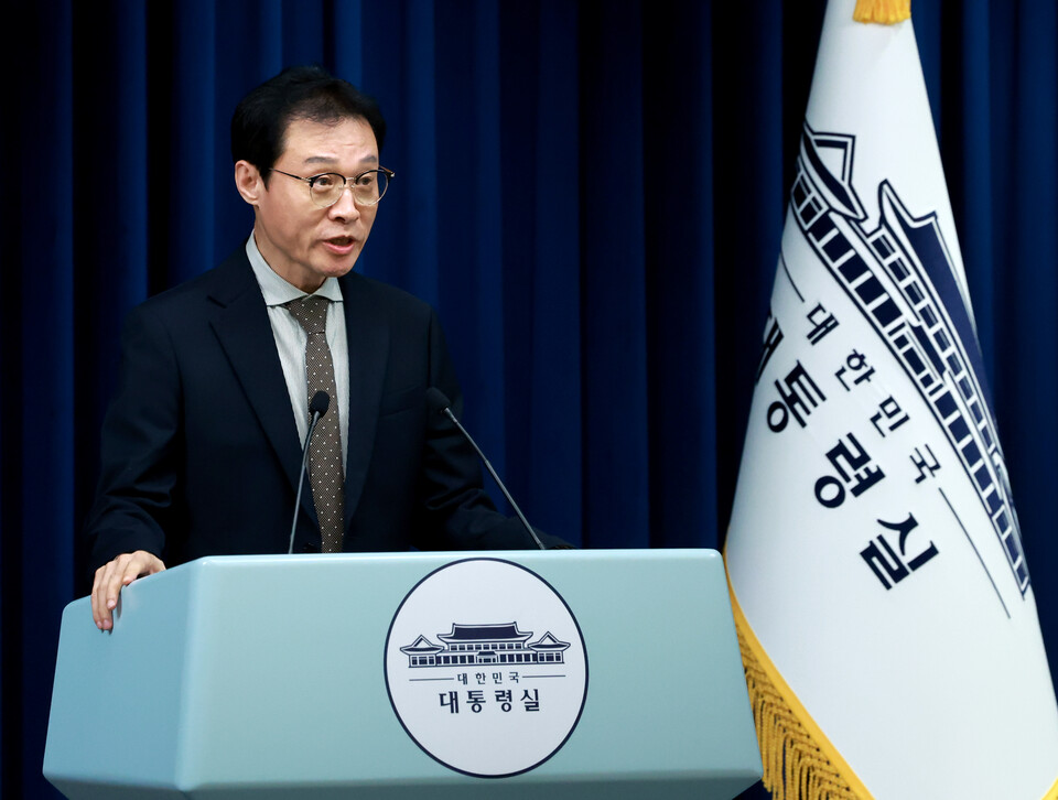 이규연 대통령실 홍보소통수석이 21일 서울 용산 대통령실 청사에서 이날 열린 대통령 수석·보좌관 회의 관련 브리핑을 하고 있다. (연합뉴스)