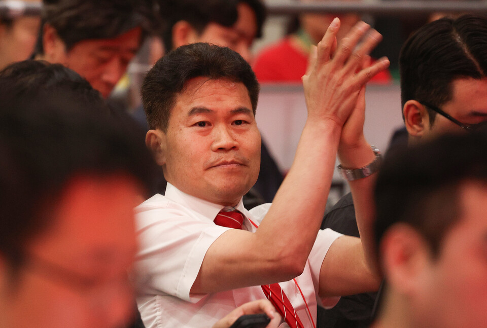 한국사 강사 전한길 씨가 지난 8월 8일 대구 북구 엑스코에서 열린 국민의힘 제6차 전당대회 대구·경북 합동연설회에 참석하고 있다. (연합뉴스)