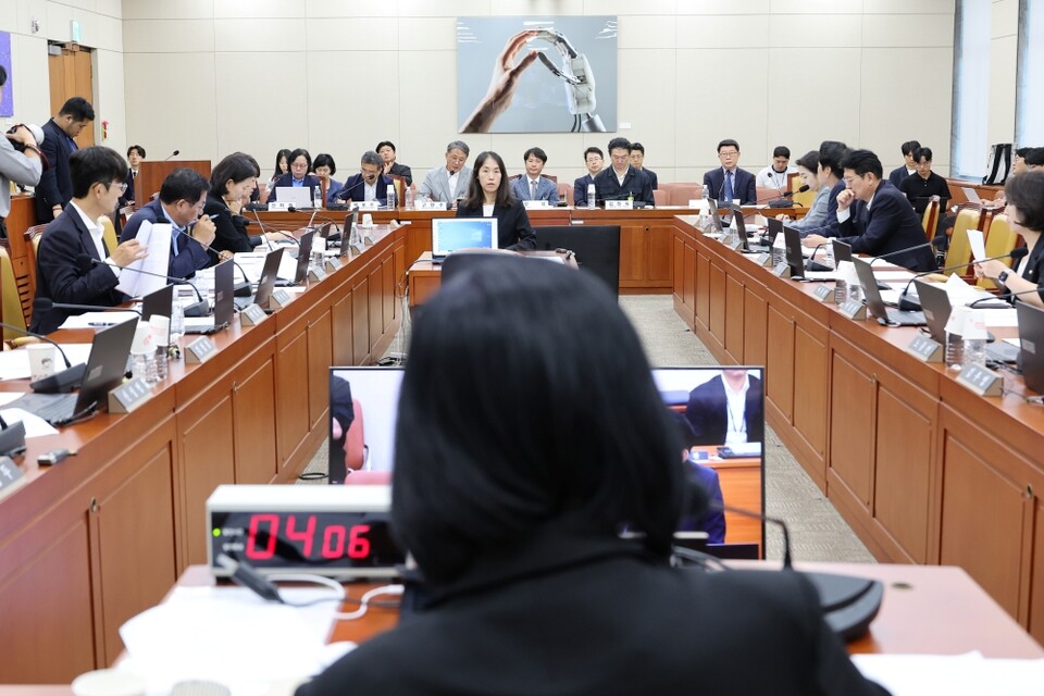 5일 서울 여의도 국회 과학기술정보방송통신위원회 전체회의에서 가 열리고 있다 (사진=연합뉴스)