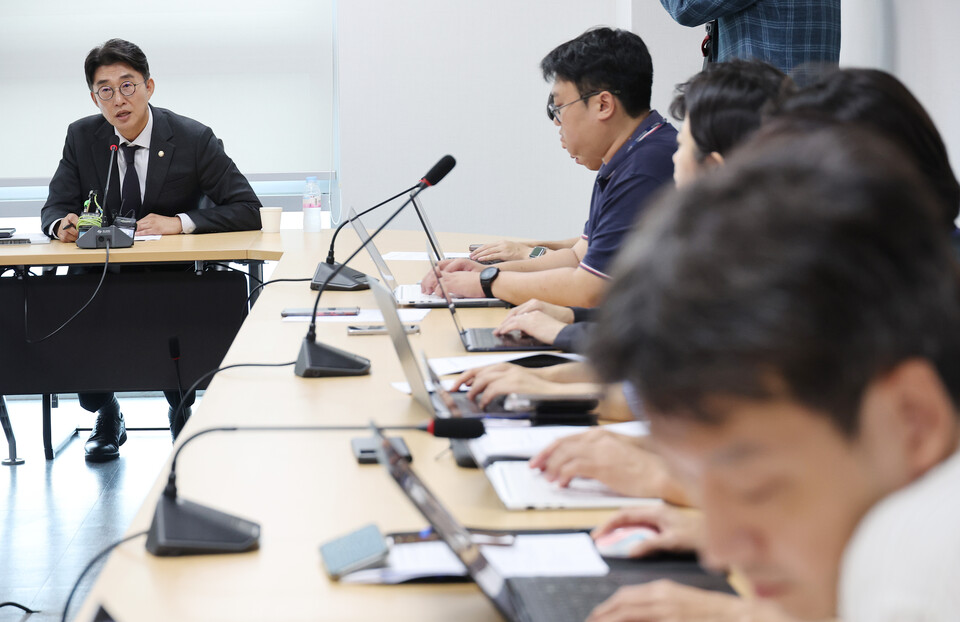 5일 서울 여의도 국회 의원회관에서 열린 더불어민주당 언론개혁특별위원회 기자설명회에서 노종면 의원이 발언하고 있다 (사진=연합뉴스)