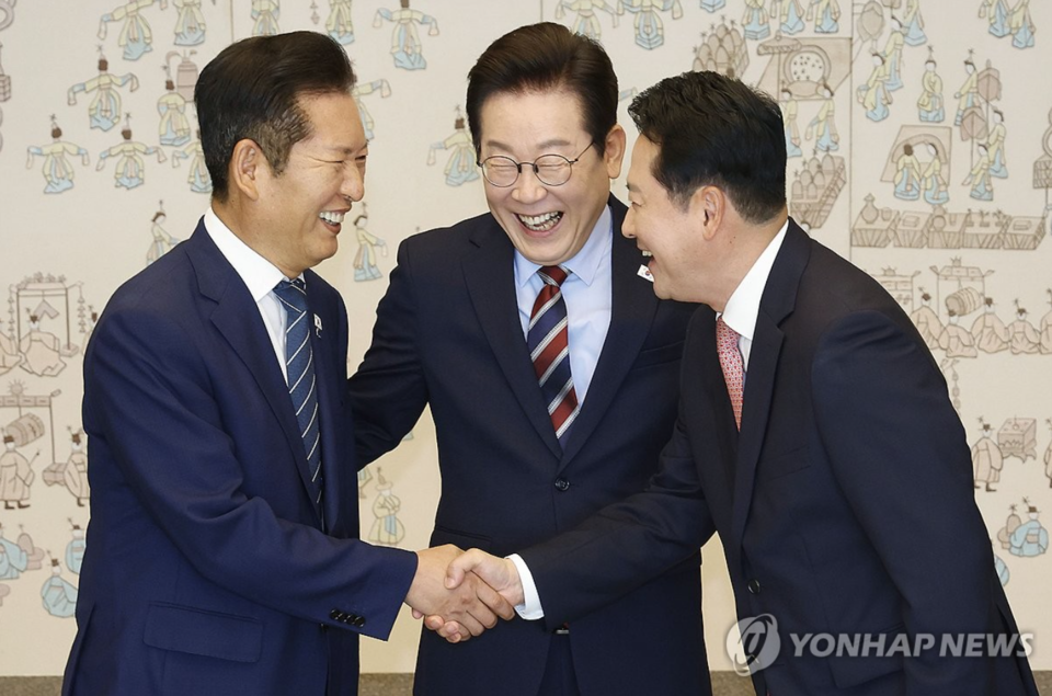 이재명 대통령이 8일 용산 대통령실에서 여야 지도부 오찬 회동을 하고 있다.(연합뉴스) 