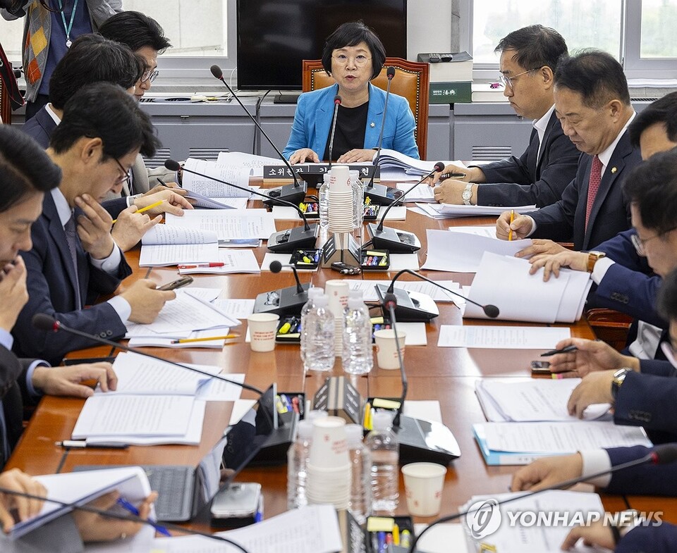9일 국회에서 열린 과학기술정보방송통신위원회 정보통신방송법안심사소위원회에서 김현 소위원장이 발언하고 있다. (서울=연합뉴스)