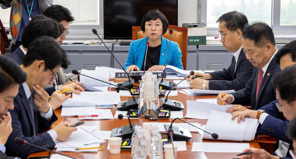 9일 국회에서 열린 과학기술정보방송통신위원회 정보통신방송법안심사소위원회에서 김현 소위원장이 발언하고 있다 (사진=연합뉴스)