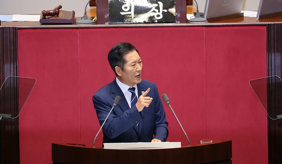 더불어민주당 정청래 대표가 지난 9일 서울 여의도 국회 본회의에서 교섭단체 대표 연설을 하는 모습. 국민의힘을 향해 발언하고 있다 (사진=연합뉴스)