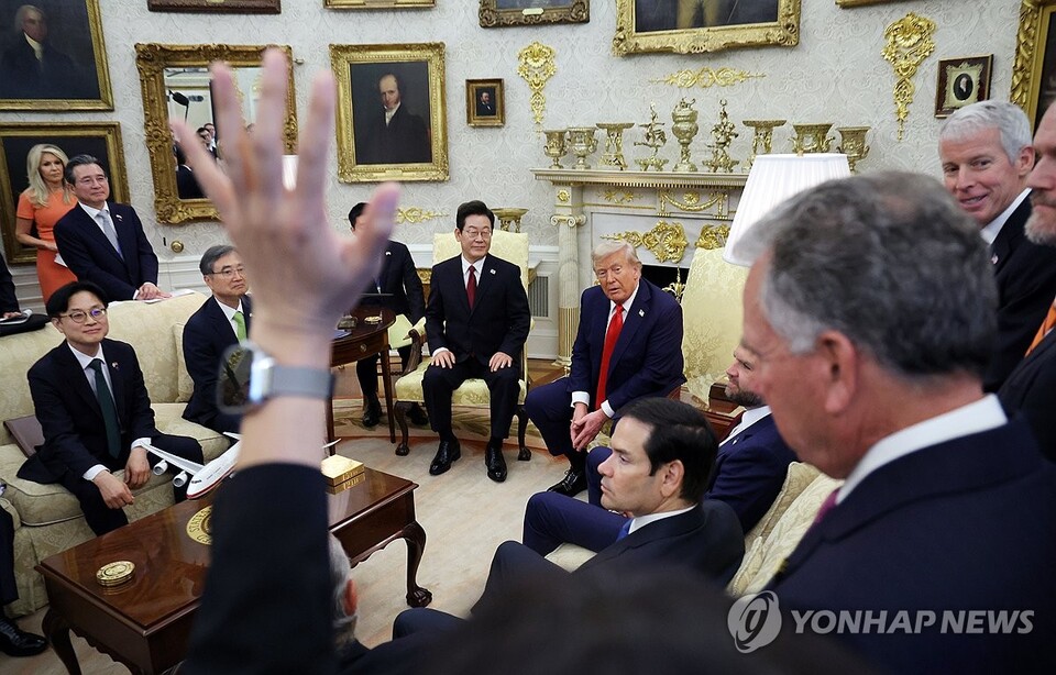 이재명 대통령과 도널드 트럼프 미국 대통령이 8월 25일(현지시간) 미국 워싱턴DC 백악관에서 정상회담 후 기자들의 질문을 받고 있다. (워싱턴=연합뉴스)