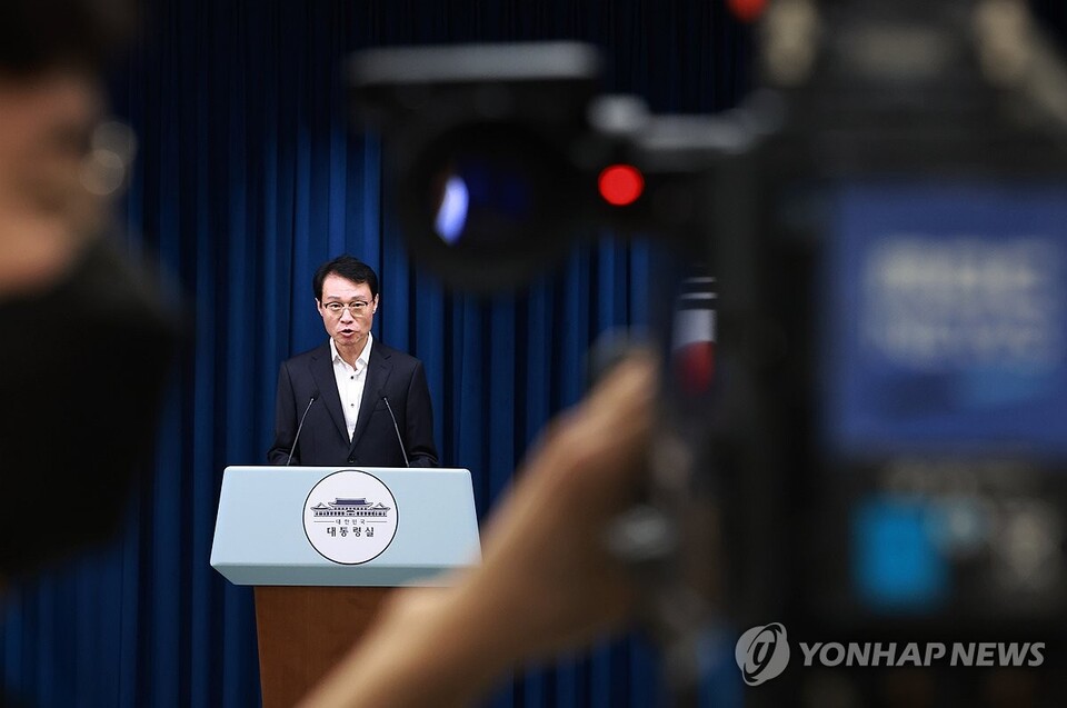 이규연 대통령실 홍보소통수석이 7월 17일 서울 용산 대통령실 청사에서 이날 이재명 대통령 주재로 열린 수석·보좌관 회의 등 현안 브리핑을 하고 있다. (서울=연합뉴스)