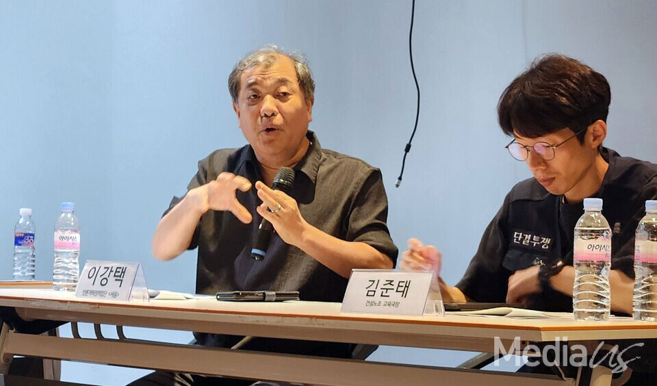 11일 언론개혁정책집단 '세움'이 서울 중구 뉴스타파 리영희홀에서 주관한 '언론개혁vs언론자유 징벌적 손배제, 어떻게 할 것인가' 토론회에서 이강택 연구위원이 발언하고 있다 (사진=미디어스)