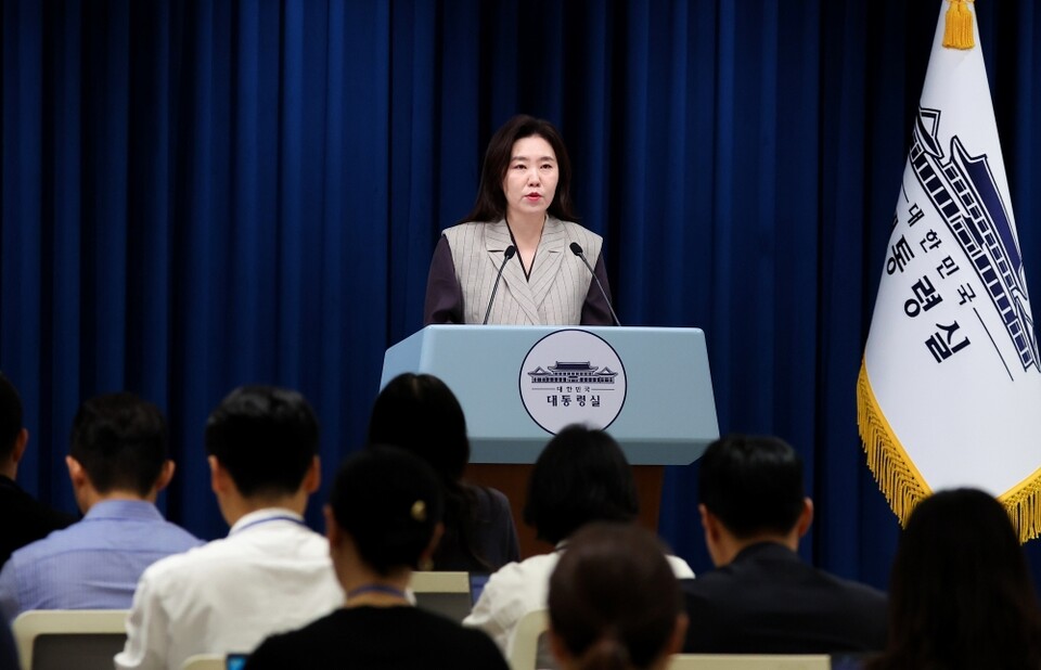 강유정 대통령실 대변인이 지난 15일 용산 대통령실에서  브리핑하는 모습 (사진=연합뉴스)