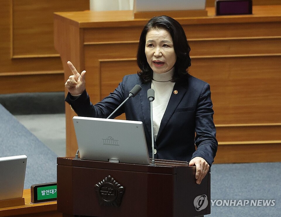 이진숙 방송통신위원장이 18일 교육·사회·문화 분야 대정부질문이 열린 국회 본회의장에서 발언을 하고 있다. (사진=연합뉴스)