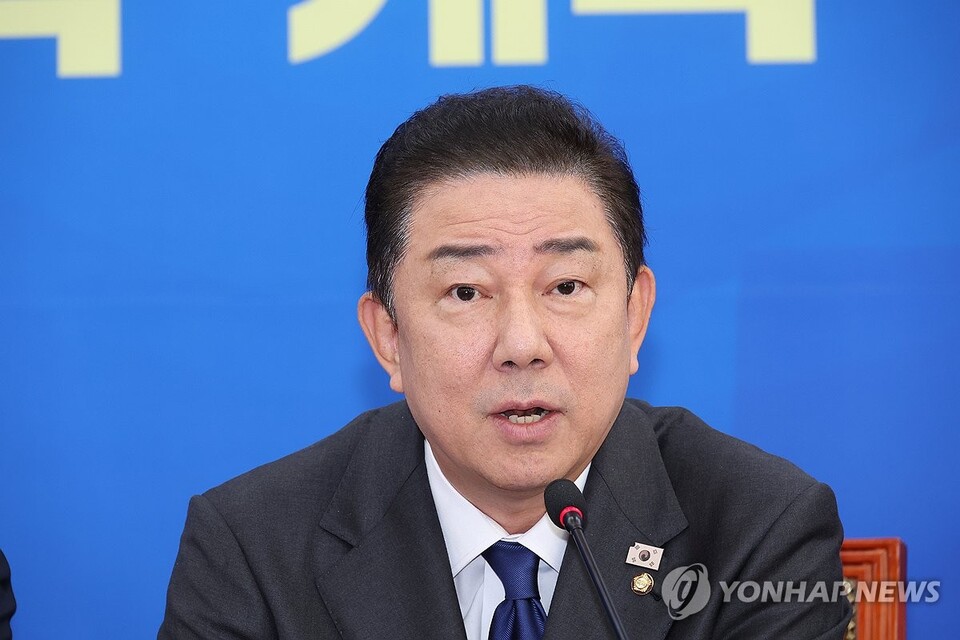 더불어민주당 김병기 원내대표가 21일 서울 여의도 국회에서 취임 100일 기자간담회를 하고 있다.(사진=연합뉴스)