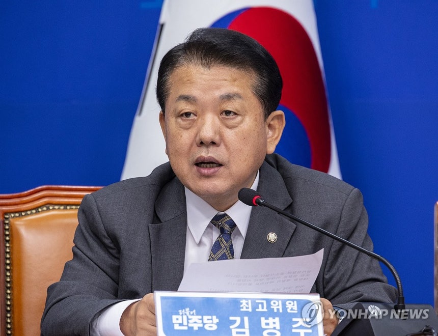 더불어민주당 김병주 최고위원이 10일 국회에서 열린 최고위원회 회의에서 발언하고 있다. (연합뉴스)