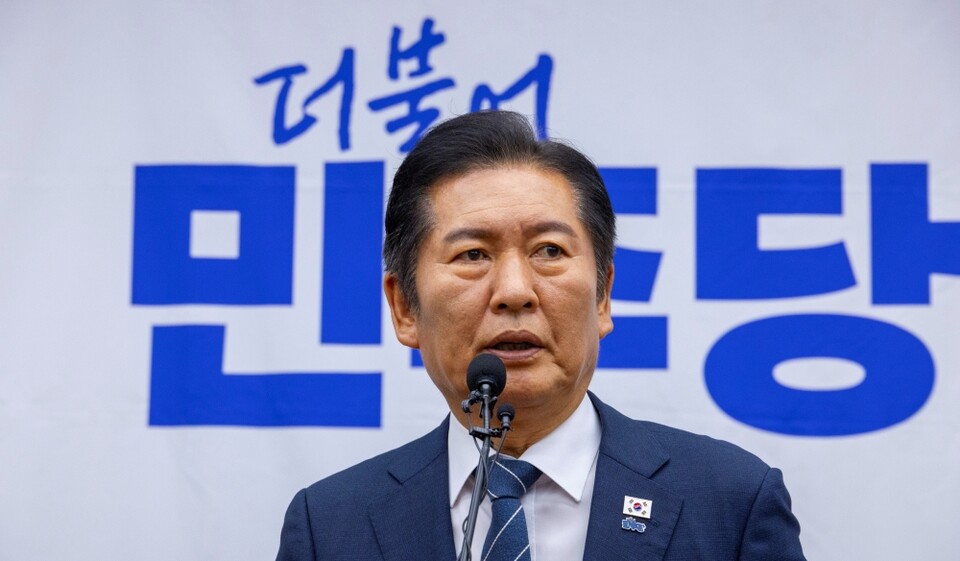 더불어민주당 정청래 대표가 정부조직법 처리를 예고한 본회의를 앞둔 지난 25일 서울 여의도 국회에서 열린 의원총회에서 발언하고 있다(사진=연합뉴스)