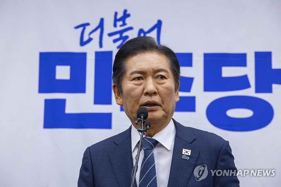 더불어민주당 정청래 대표가 정부조직법 처리를 예고한 본회의를 앞둔 25일 서울 여의도 국회에서 열린 의원총회에서 발언하고 있다.(사진=연합뉴스)