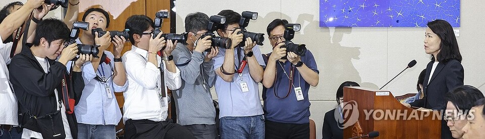 이진숙 전 방송통신위원장이 14일 국회 과학기술정보방송통신위원회에서 열린 2025년도 국정감사에 증인으로 출석해 국민의힘 박충권 의원 질의에 답하고 있다. (서울=연합뉴스)