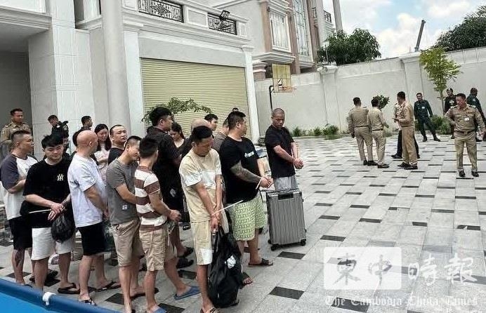 캄보디아 프놈펜의 범죄단지에서 체포되는 중국인들 [캄보디아-차이나 타임스 캡처=연합뉴스]