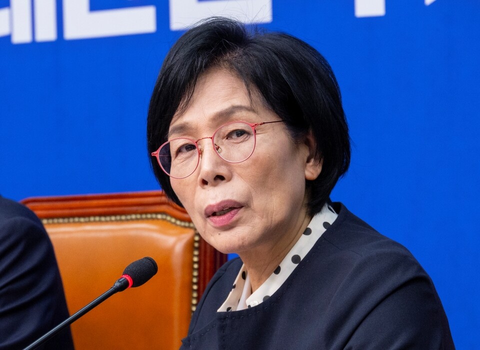 더불어민주당 언론개혁특별위원회 최민희 위원장이 지난 20일 국회 언론개혁특위 허위 조작정보 근절안을 발표하고 있다(사진=연합뉴스)