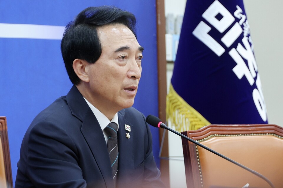 더불어민주당 박수현 수석대변인이 지난 26일 서울 여의도 국회에서 부동산 대책 등 현안 관련 기자간담회를 하고 있다 (사진=연합뉴스)