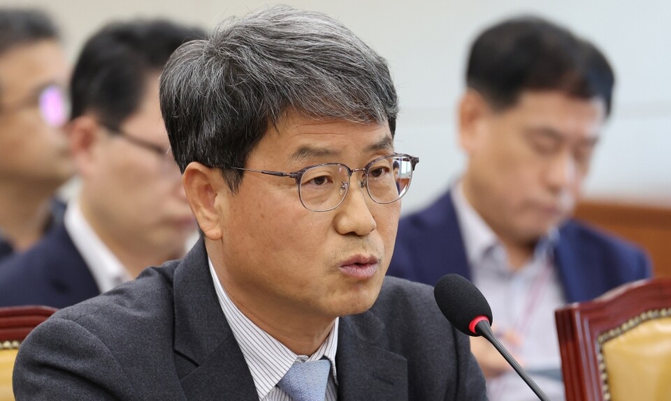 17일 서울 여의도 국회에서 열린 과학기술정보방송통신위원회 전체회의에서 반상권 방송미디어통신위원회 위원장 직무대리가 의원 질의에 답하고 있다 (사진=연합뉴스)