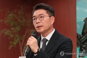 <b>한강버스</b> 긍정? 정원오 "오세훈의 자의적 취사 선택"