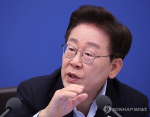 이 대통령 "정보공개 안하고 소송으로 시간끌기...행정 불신 원인" - 뉴스 썸네일 이미지